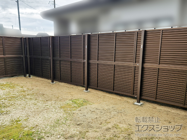 新潟県五泉市ののフェンス・柵 ミエーネフェンス 目隠しルーバータイプ 2段支柱 自立建て用 施工例