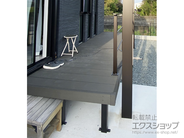 福岡県小郡市ののウッドデッキ リウッドデッキ 200＋ルシアスデッキフェンスB03型<横格子2本タイプ> 施工例