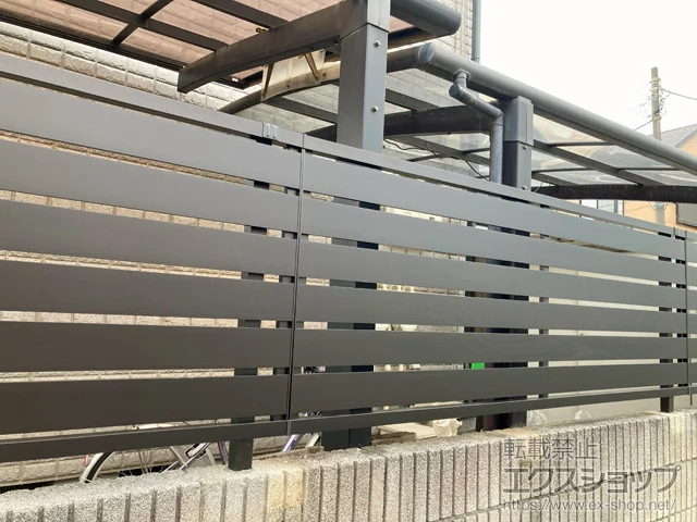 埼玉県三島市のYKKAPのフェンス・柵・塀 シンプレオ フェンスYS2型 横スリット 自由柱施工 施工例