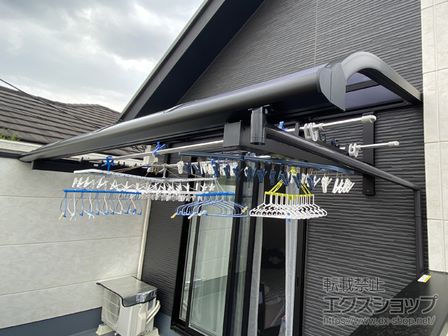 千葉県柏市ののバルコニー・ベランダ屋根 ソラリア R型 ルーフタイプ 単体 積雪〜20cm対応＋吊り下げ式固定物干し 標準 施工例