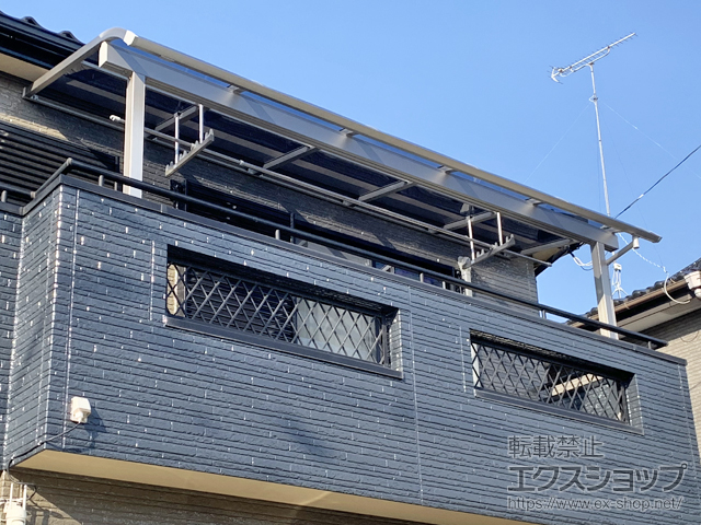 埼玉県幸手市ののバルコニー・ベランダ屋根 ソラリア R型 屋根タイプ 単体 積雪〜20cm対応＋吊り下げ式固定物干し 標準タイプ 施工例