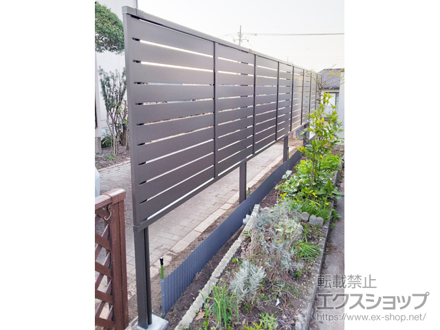 栃木県宇都宮市ののフェンス・柵 フェンスAB YS3型 横スリット3 アルミ多段柱仕様 上段のみ設置 施工例