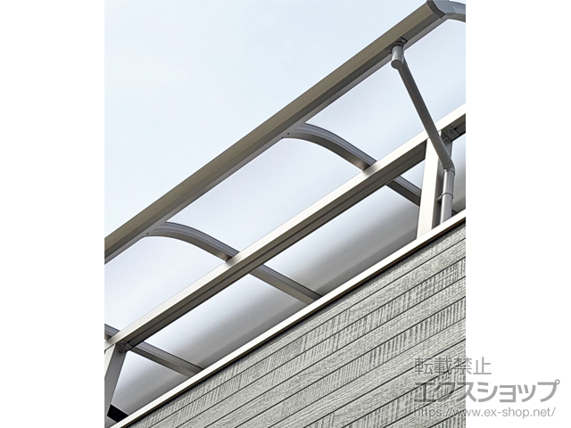 兵庫県川西市ののバルコニー・ベランダ屋根 プレシオステラス? R型 屋根タイプ 連棟 積雪〜20cm対応 施工例