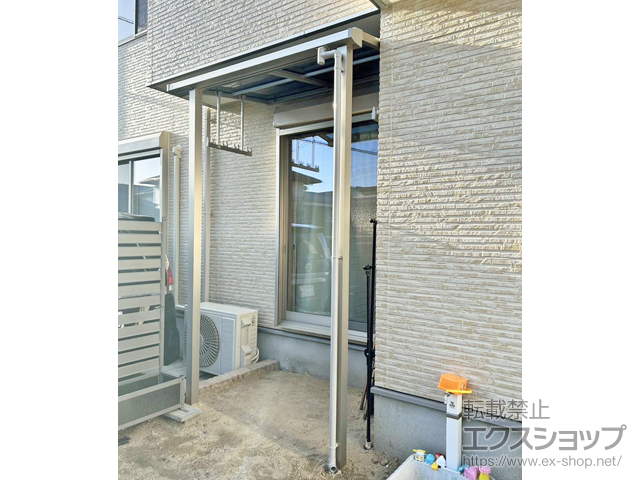 福岡県小郡市ののテラス屋根 ソラリア F型 テラスタイプ 単体 単体 積雪〜20cm対応　※片入隅納まり＋吊り下げ式 固定物干し 標準 施工例