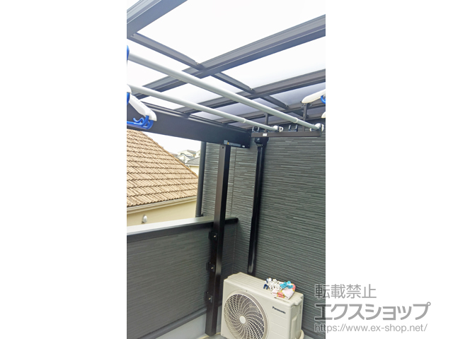 大阪府高槻市ののバルコニー・ベランダ屋根 ソラリア F型 積雪50cm対応 屋根タイプ 単体＋吊り下げ式固定物干し 施工例