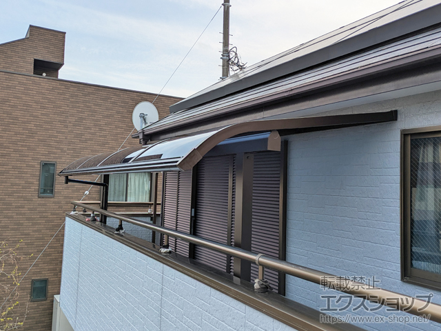 神奈川県小田原市ののバルコニー・ベランダ屋根 プレシオステラス? R型 屋根タイプ 単体 積雪〜20cm対応 施工例