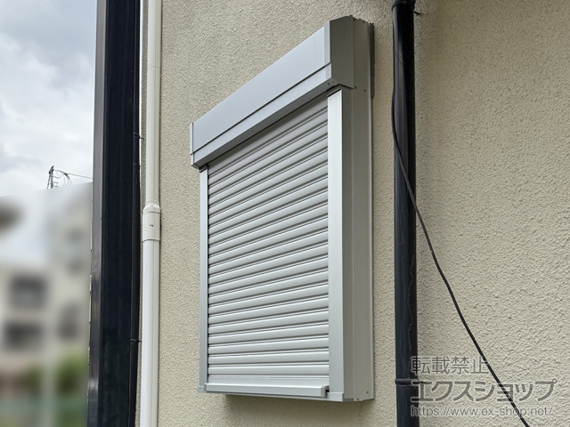 東京都板橋区のLIXIL リクシル（トステム）の窓シャッター 【特注】リフォームシャッター 手動式 標準タイプ 施工例