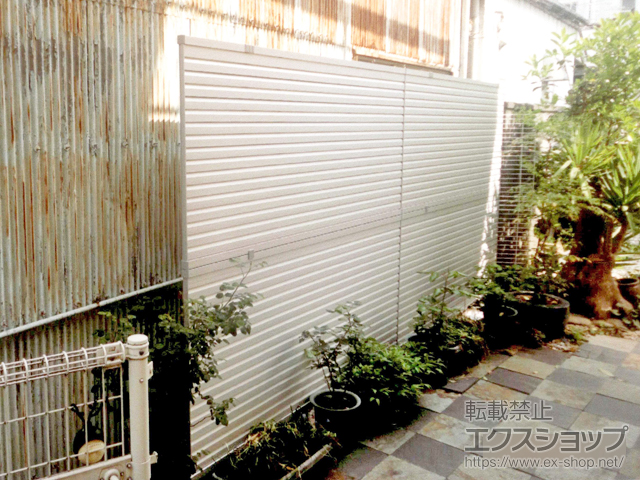 徳島県徳島市ののフェンス・柵 ミエーネフェンス 目隠しルーバータイプ 2段支柱 自立建て用 施工例
