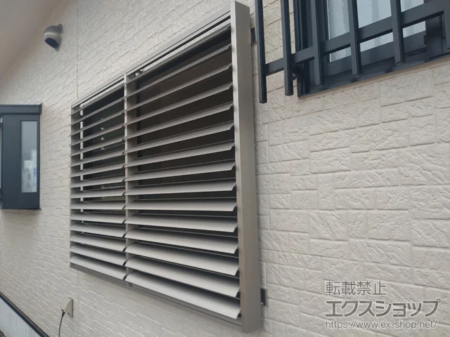 茨城県笠間市のLIXIL リクシル（トステム）の面格子・窓格子 【特注】目隠し可動ルーバー 引違い窓用 施工例