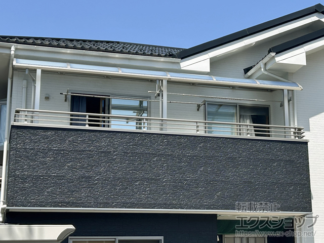 栃木県さくら市ののバルコニー・ベランダ屋根 ソラリア R型 屋根タイプ 連棟 積雪〜20cm対応＋吊り下げ式固定物干し 施工例