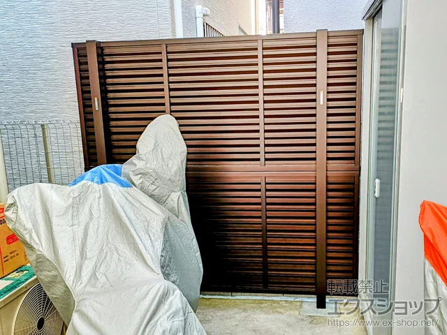 大阪府豊中市のValue Selectのフェンス・柵・塀 ミエーネフェンス 目隠しルーバータイプ 2段支柱 自立建て用 施工例