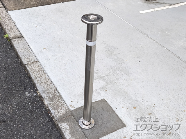 神奈川県横浜市ののお問い合わせ商品 スペースガード（車止め）F48型 埋込式 南京錠付き ステンレス製 施工例