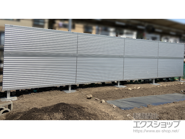 東京都あきる野市ののフェンス・柵 ミエーネフェンス 目隠しルーバータイプ 2段支柱 自立建て用 施工例