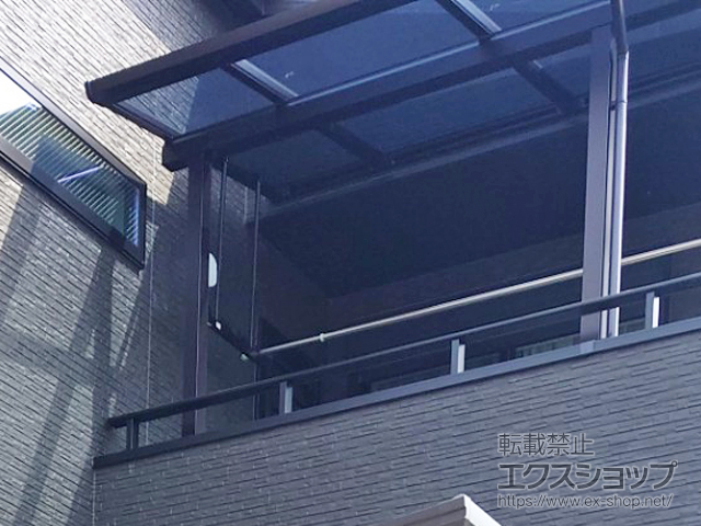 大阪府寝屋川市ののバルコニー・ベランダ屋根 ソラリア F型 屋根タイプ 単体 積雪〜20cm対応＋吊り下げ式固定物干し 標準 施工例