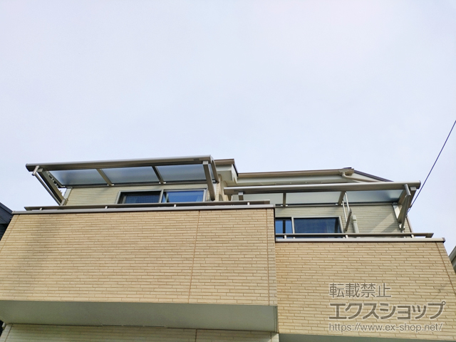 東京都東村山市ののバルコニー・ベランダ屋根 ソラリア R型 ルーフタイプ 単体 積雪〜20cm対応＋吊り下げ式固定物干し 標準タイプ 施工例