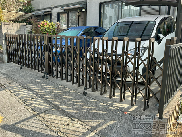 千葉県四街道市ののカーゲート トリップゲート? 3型 ストロング ノンレール 両開き　6412W 施工例