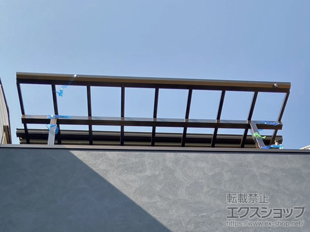 大阪府大阪市ののバルコニー・ベランダ屋根 ソラリア F型 積雪50cm対応 屋根タイプ 単体＋吊り下げ式固定物干し 標準タイプ 長さ:標準 施工例