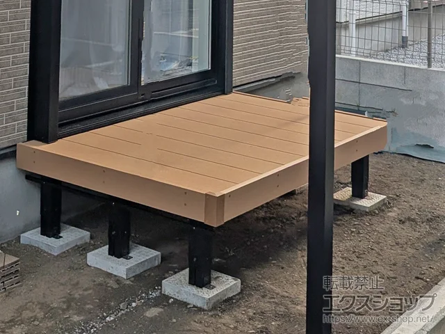 �����s����s�̂̃E�b�h�f�b�L�A�e���X���� ���E�b�h�f�b�L 200 �{�H��