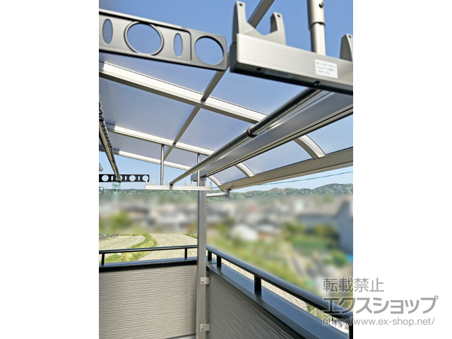 奈良県生駒市ののバルコニー・ベランダ屋根 ソラリア R型 屋根タイプ 単体 積雪〜20cm対応＋吊り下げ式固定物干し 標準タイプ 施工例