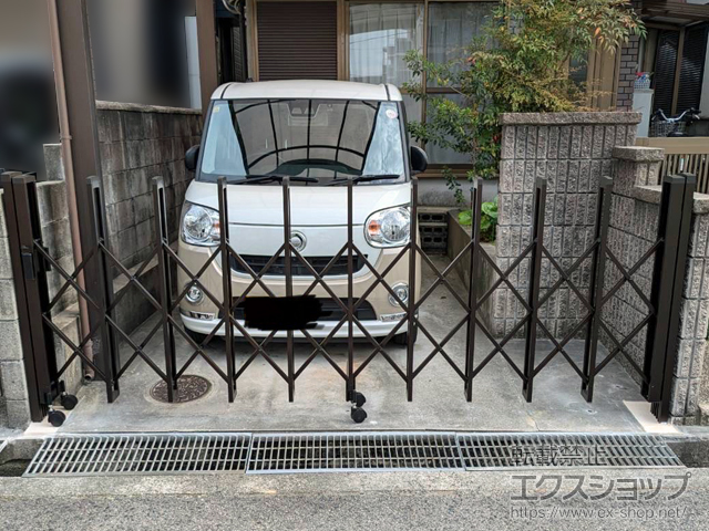 大阪府松原市ののカーゲート トリップゲート? 1型 シンプル ノンレール 片開き　33S 施工例