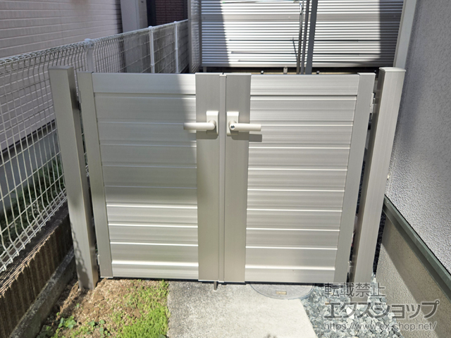 愛媛県大洲市のの門扉 シンプレオ 門扉 YM1型 横目隠し 両開き 施工例