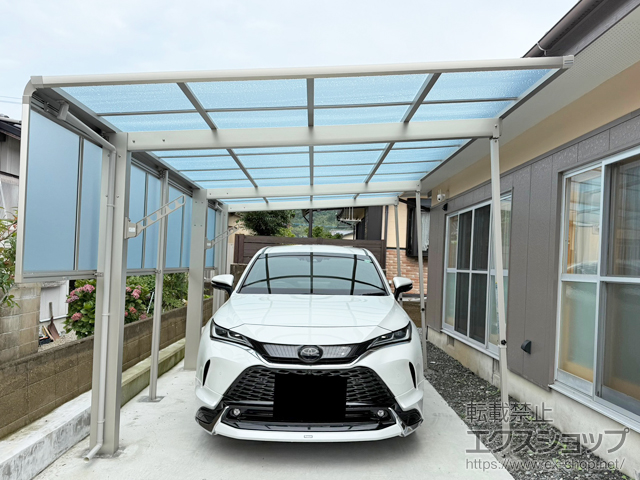 佐賀県唐津市ののカーポート プレシオスポート フラット型 奥行延長セット 1.5台用 積雪〜20cm対応＋サイドパネル＋着脱式サポート柱＋水平式物干し 標準 施工例