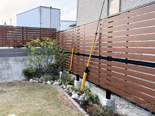 静岡県駿東郡清水町のの物置・屋外倉庫 モクアルフェンス 横板タイプ 2段支柱 自立建て用 施工例