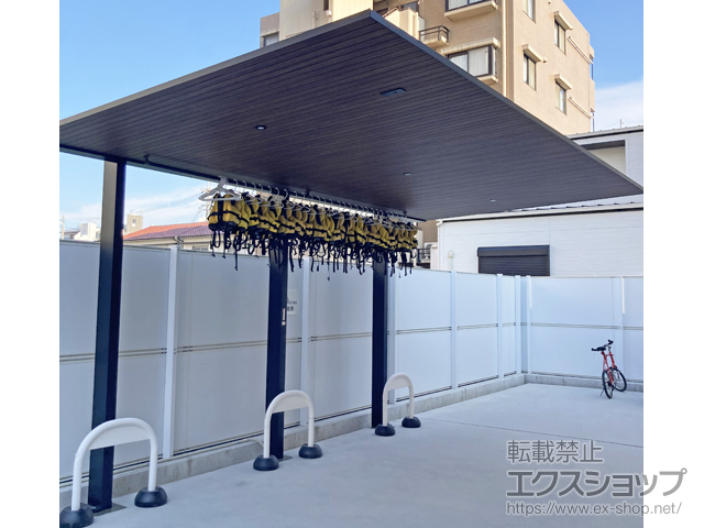 大阪府豊中市ののカーポート プレーンルーフ 600タイプ 1台用 単体セット 複合色 幅3,300mm 積雪〜20cm対応＋ダウンライト(AC100V) *間口1列×奥行3灯 施工例