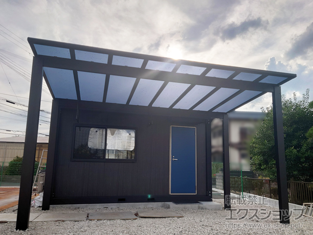 大阪府茨木市ののテラス屋根 エフルージュ FIRST 大型テラス 600タイプ 独立タイプ＋吊り下げ式固定物干し 標準タイプ 施工例