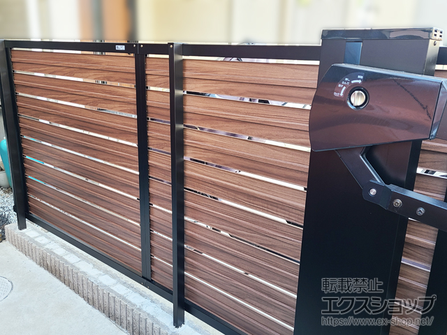 大阪府堺市ののフェンス・柵 フェンスAB YS3型 横スリット3 複合色 フリーポールタイプ 施工例
