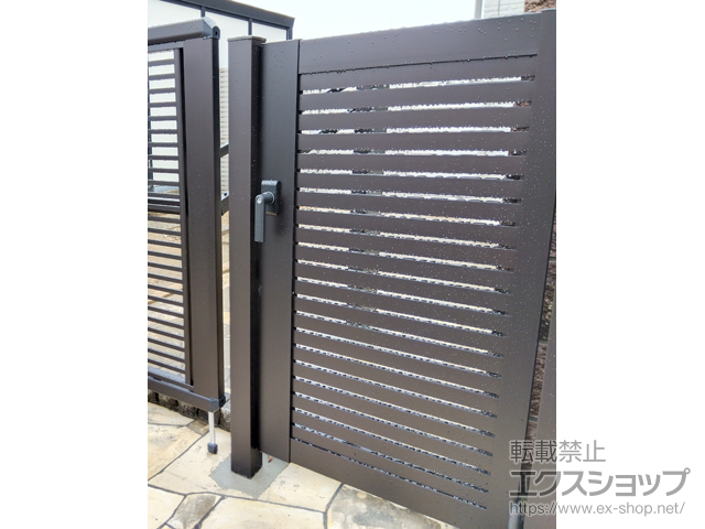 和歌山県和歌山市のの門扉 シンプレオ 門扉 YS1型 横スリット 片開き 門柱仕様 施工例