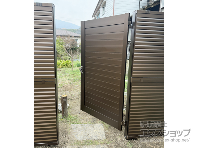 徳島県美馬市のの門扉 シンプレオ 門扉 YM1型 横目隠し 片開き 門柱仕様 施工例
