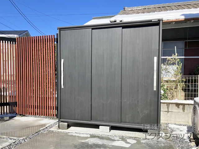神奈川県中郡二宮町のヨドコウの物置・収納・屋外倉庫 ブラックエスモ 一般型 1950×900×1913 ESF-1909A-BK-WE 施工例