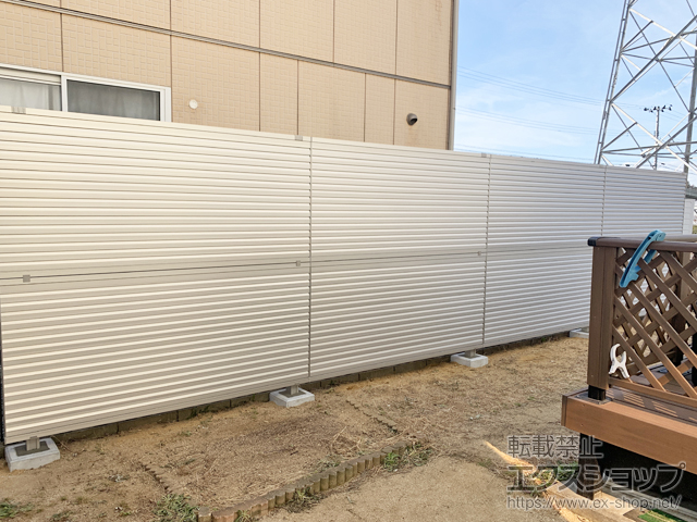 福島県いわき市ののフェンス・柵 ミエーネフェンス 目隠しルーバータイプ 2段支柱 自立建て用 施工例