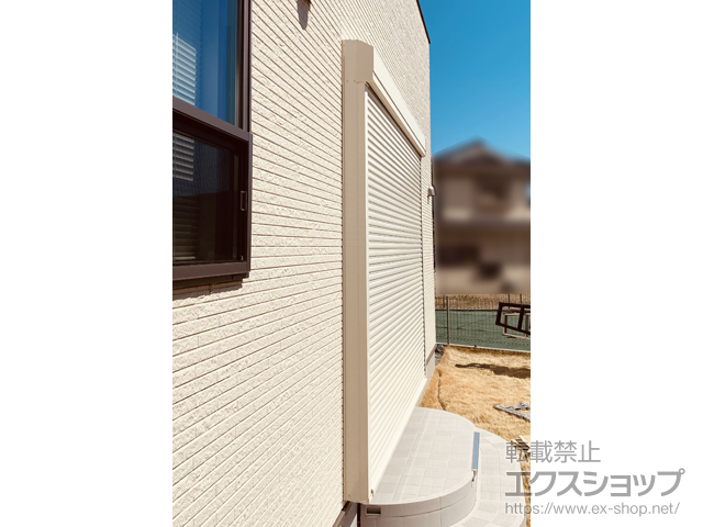 山梨県甲府市のLIXIL リクシル（トステム）の窓シャッター 【特注】リフォームシャッター 電動式 標準タイプ（ACアダプタ仕様）*標準納まり 施工例