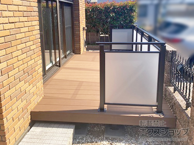 福岡県福岡市ののウッドデッキ リウッドデッキ S＋ルシアスデッキフェンスB04型＜ポリカパネルタイプ＞ 施工例