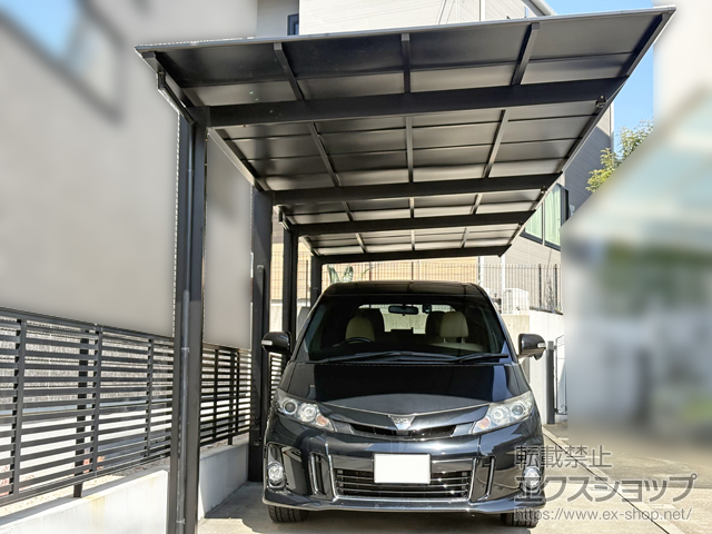 福岡県福岡市ののカーポート ネスカ F 1台用 縦2連棟 縦連棟(フラットスタイル) 積雪〜20cm対応＋着脱式サポート 施工例