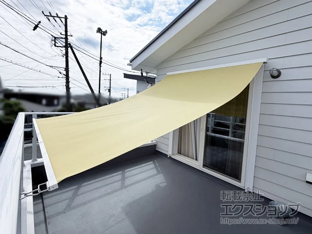 神奈川県藤沢市のLIXIL(リクシル)のカーゲート スタイルシェード 壁付 1枚仕様（木造）単体サッシ 半外付型(出幅40mm) 施工例