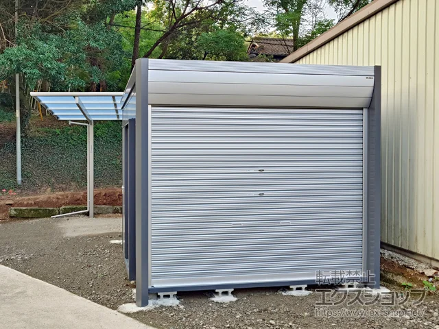 熊本県熊本市ののお問い合わせ商品、カーポート バイクガレージ アルシアフィット 一般型 床付タイプ TypeA 2710×3155×2391 ハイルーフ +内施錠付引戸 施工例