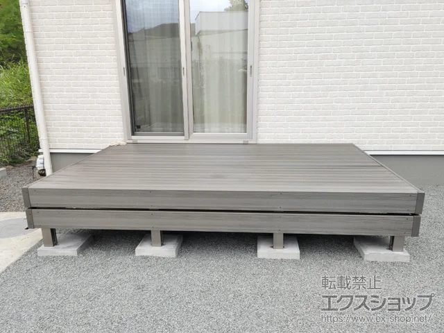 山梨県南都留郡富士河口湖町のLIXILのウッドデッキ 樹ら楽 木彫タイプ 循環型素材「レビア」 施工例