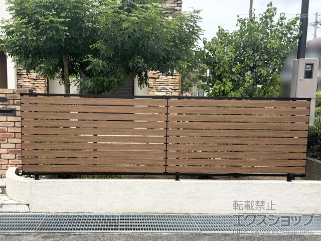 兵庫県神戸市の四国化成のカーゲート ルシアス フェンスYS3F型 横板 複合色 自由柱施工 施工例