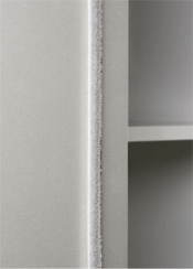 ホコリや雨水の侵入を軽減させるモヘア付扉